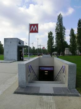 Monumentale M5 Metro Station - access