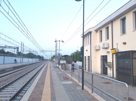 Mira-Mirano Station