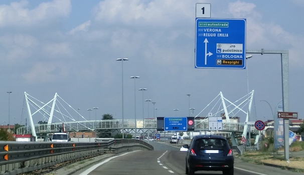 Geh- und Radwegbrücke über die Via Emilia Est