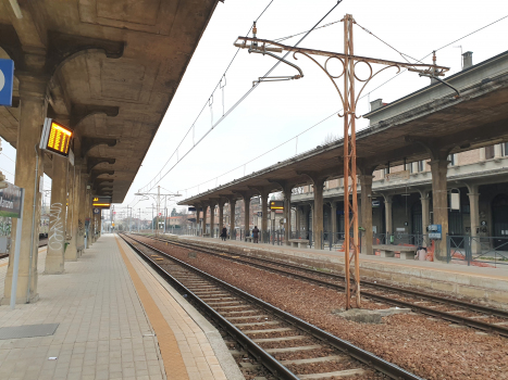Modena Piazza Manzoni Station