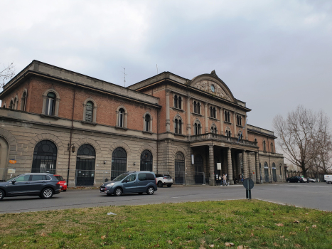 Bahnhof Modena Piazza Manzoni