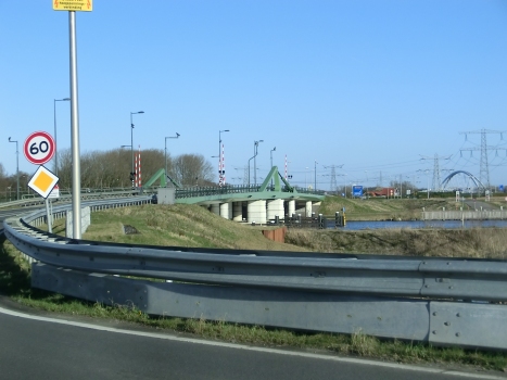Spieringbrug and, on the right, Zandhazenbrug