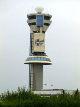 Kontrollturm am Flughafen Mailand-Malpensa