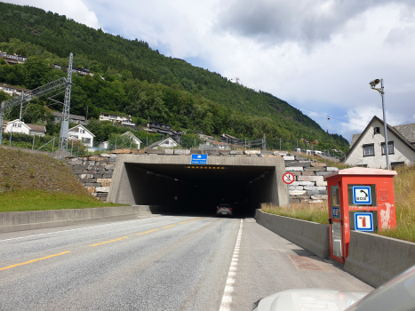 Vang Tunnel