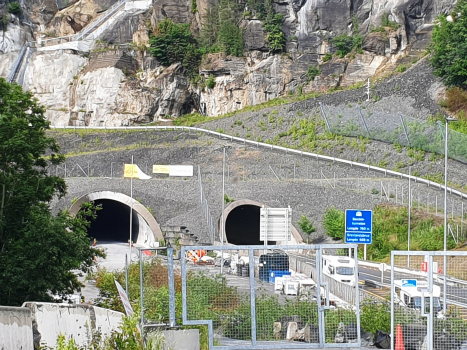 Bamble Tunnel southern portals (on the left, the second tube under construction)
