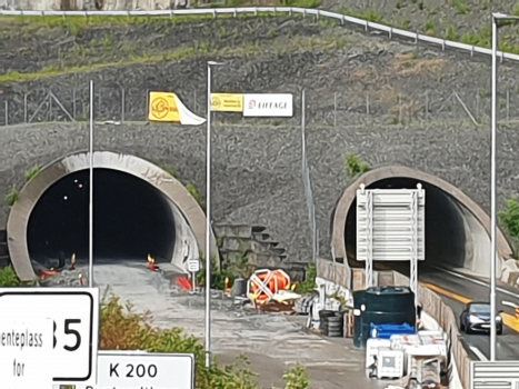 Bamble Tunnel southern portals (on the left, the second tube under construction)
