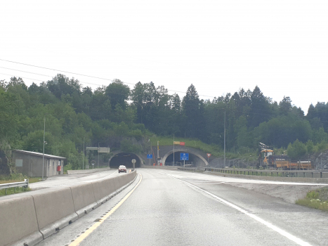 Kjørholt Tunnel (on the right the second tube under construction)