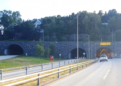Hannevik Tunnel (on the left) and Vågsbygdporten Tunnel eastern portals