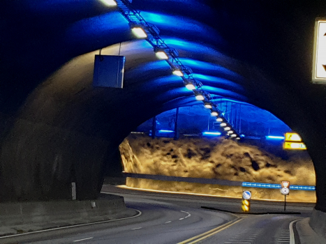 Karmøy Tunnel - roundabout between Karmund, Hellevik and Fordesfjord tunnel branches