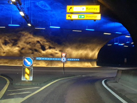 Karmøy Tunnel - roundabout between Karmund, Hellevik and Fordesfjord tunnel branches