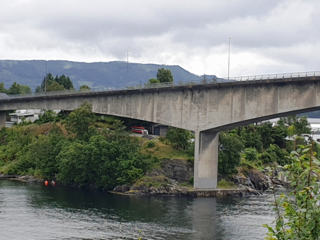 Krossnessundet-Brücke