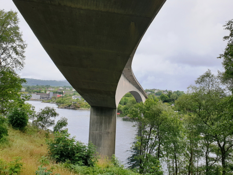 Krossnessundet Bridge