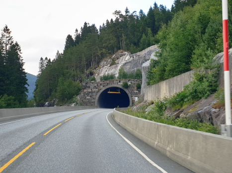 Bu Tunnel western portal