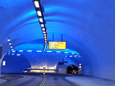 Vallavik Tunnel, Rv13/Fv572 roundabout
