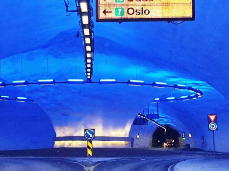 Vallavik Tunnel, Rv13/Fv572 roundabout