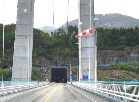 Bu Tunnel northern portal and Hardanger Bridge