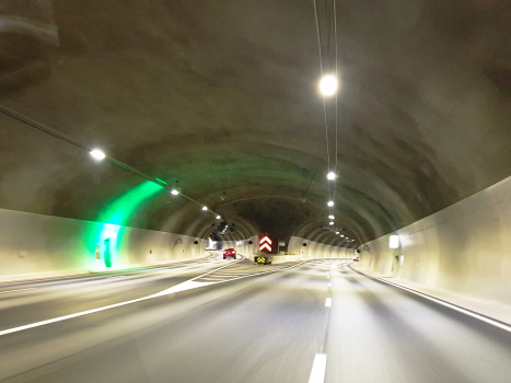 Rå Tunnel and, on the right, Sørås Tunnel westbound portal