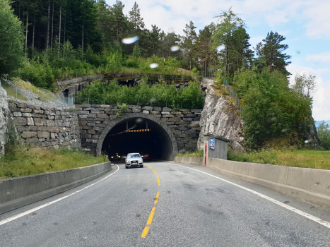 Bu Tunnel eastern portal