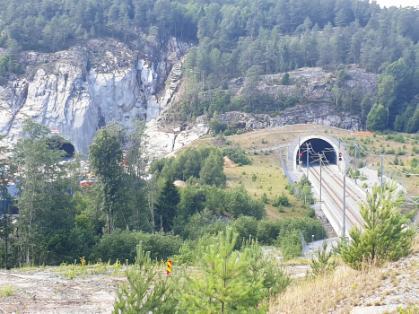 Prestås Tunnel northern portals (on the left) and Eidanger Tunnel southern portal