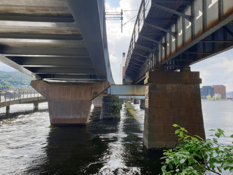 New and old Strømsøløpet Bridges