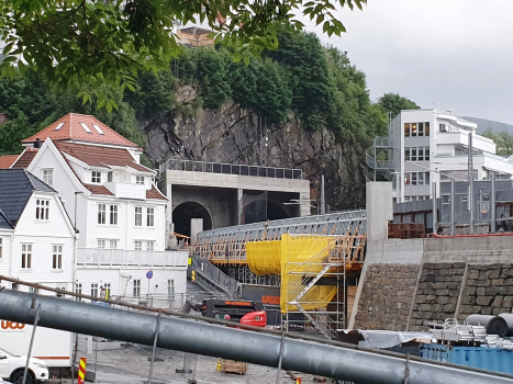 Old (on the left) and new Ulriken Tunnel western portals