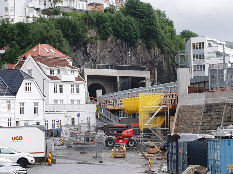 Old (on the left) and new Ulriken Tunnel western portals