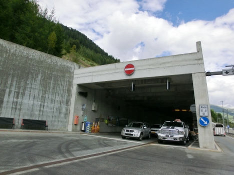 Sagliains Station Tunnel western portal