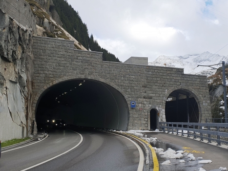 Urnerloch-Nasse Kehle Tunnel road, pedestrian and railroad southern portals