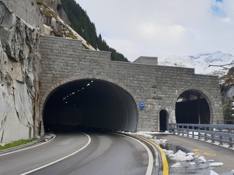 Urnerloch-Nasse Kehle Tunnel road, pedestrian and railroad southern portals