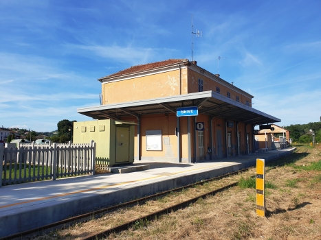 Bahnhof Neive