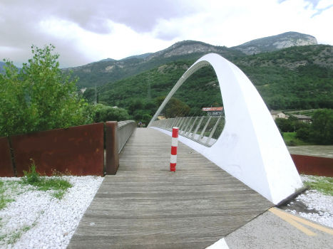 Geh- und Radwegbrücke Nomi