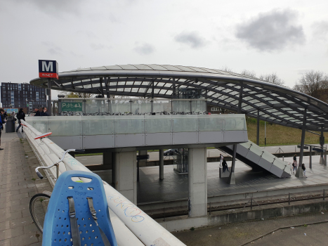 Metrobahnhof Noorderpark