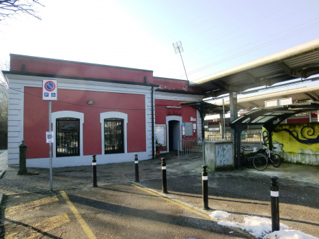 Osnago Station