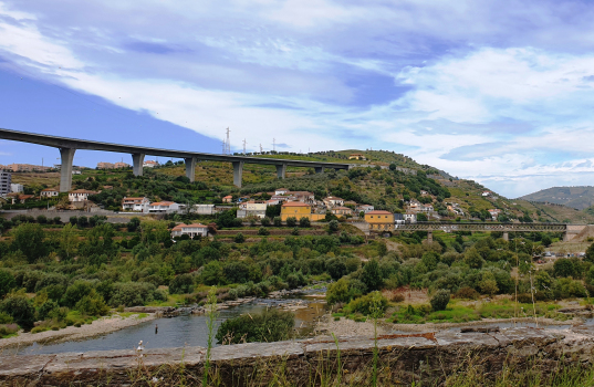 Miguel Torga Bridge (on the left) and Corgo rail bridge