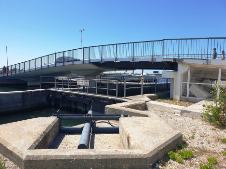 Canal das Pirâmides Movable Bridge