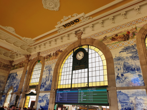 Porto São Bento Station