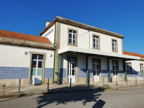 Recarei-Sobreira Station