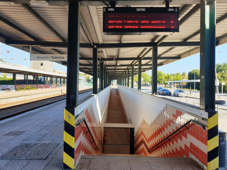 Recarei-Sobreira Station