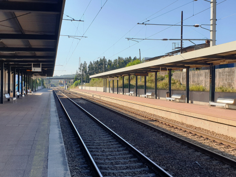 Recarei-Sobreira Station