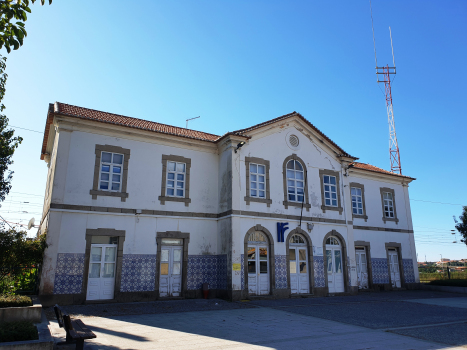 Valadares Station