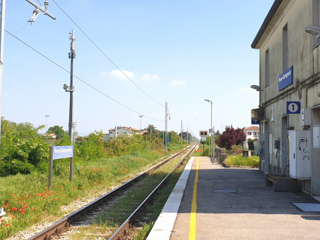 Paese-Castagnole Station