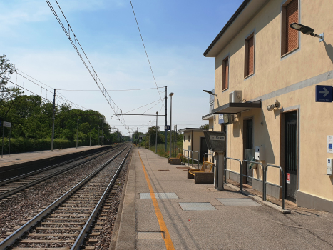 Paese Station