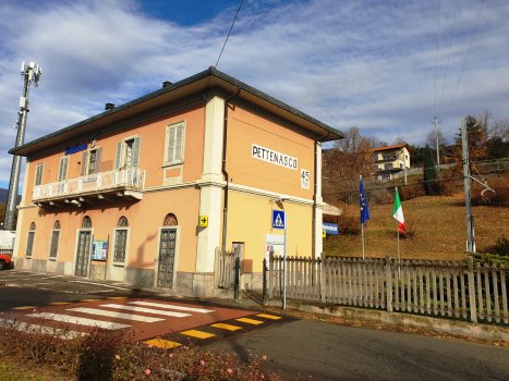Pettenasco Station