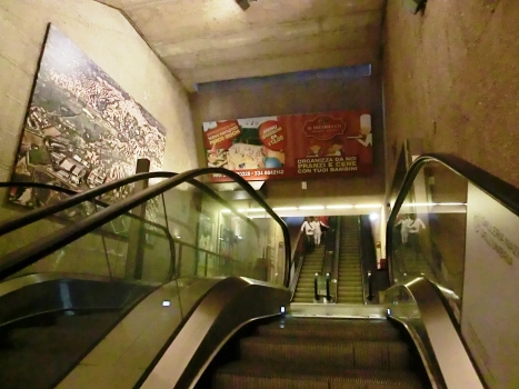 Pincetto 01 Station escalator