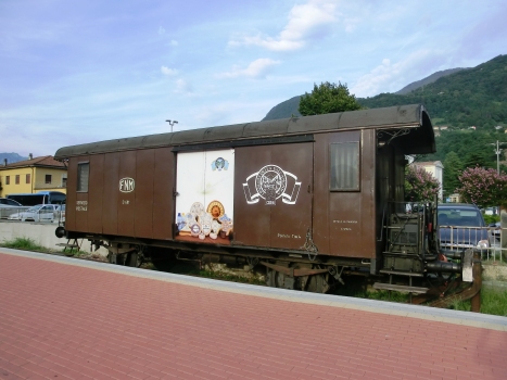 Pisogne Station, postal wagon