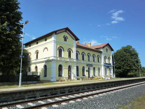 Bahnhof Ploskovice