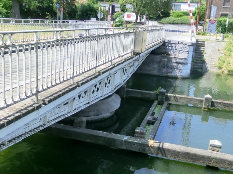Strépy-Bracquegnies Swing Bridge