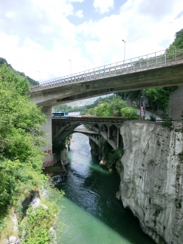 Sedrina Viaduct, SP24 Brembo Bridge and ex Ferrovie Valle Brembana (Valle Brembana Railways) Brembo Bridge, now pedestrian : from top to down