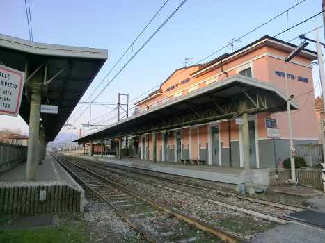 Portichetto-Luisago Station
