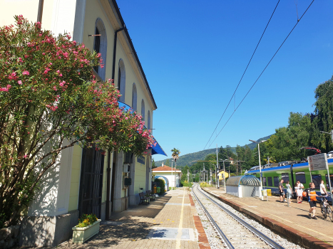 Bahnhof Porto Valtravaglia